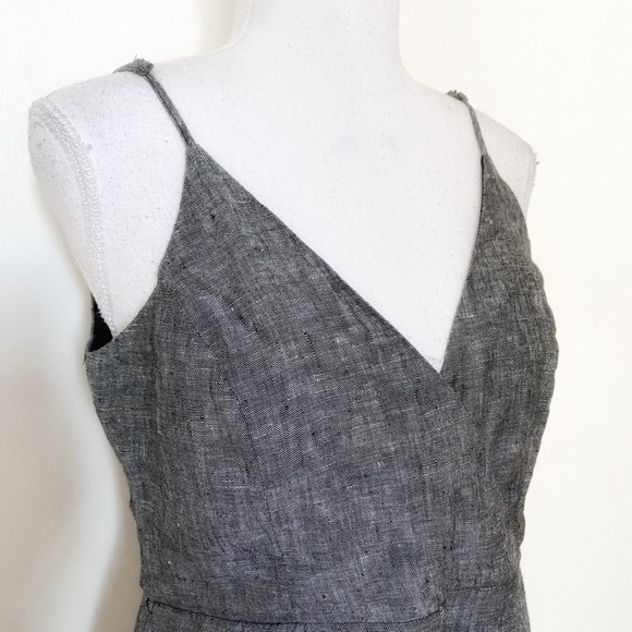 TAHARI 100% LINEN GREY SURPLICE SLEEVELESS WIDE CROPPED LEG JUMPSUIT - 4 - Picture 4 of 9